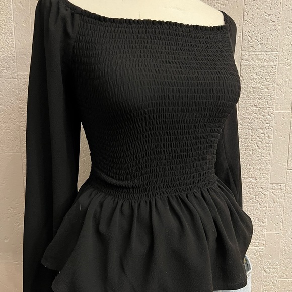 small blouse - Picture 1 of 6